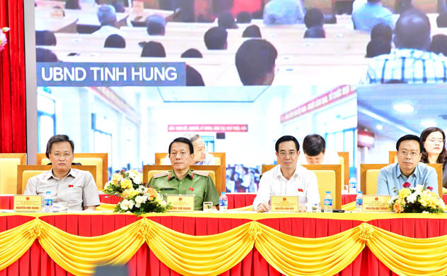 Tổng Kiểm toán nhà nước Nguyễn Hữu Nghĩa tiếp xúc cử tri tỉnh Hưng Yên